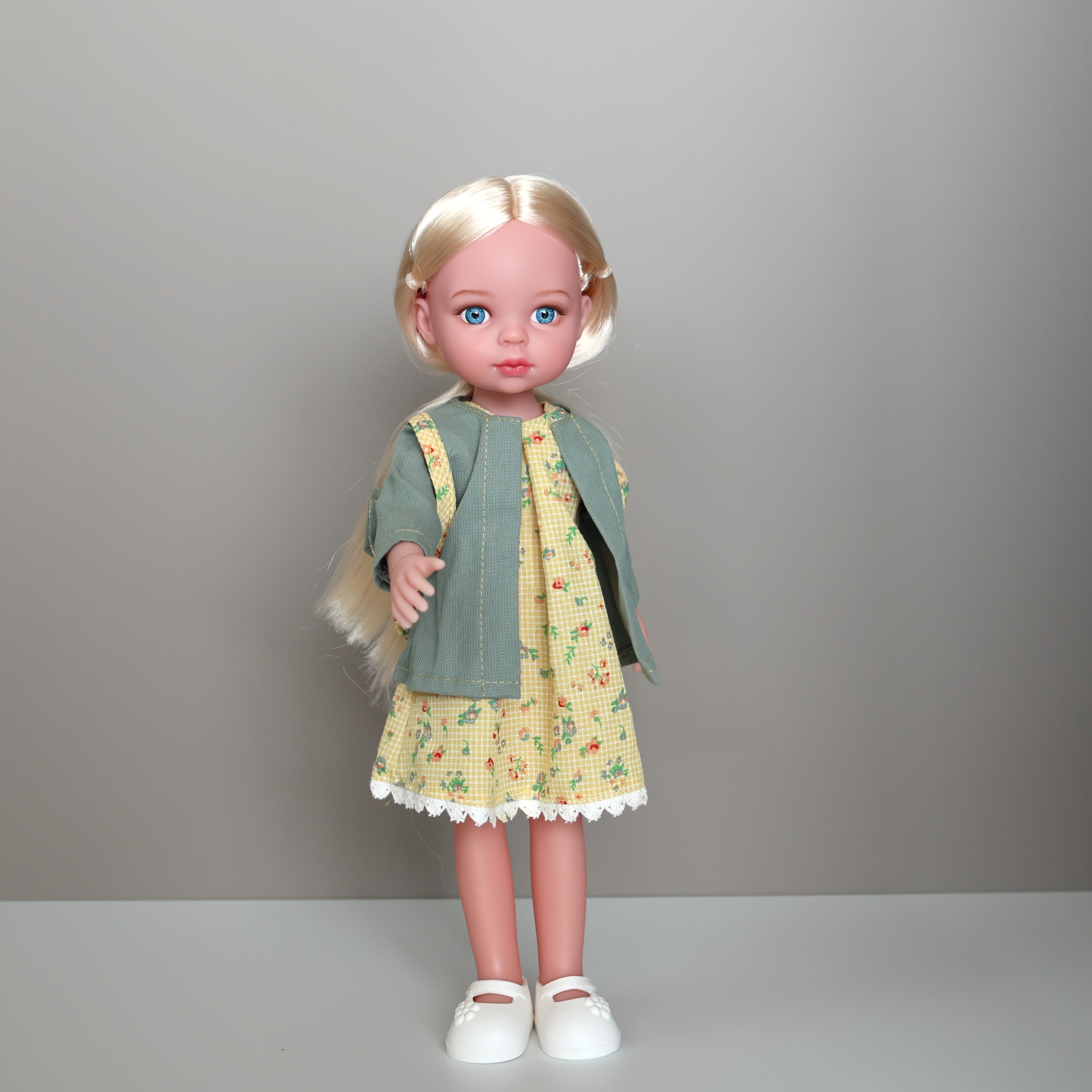 33 CM\u002F13 Inch Girl Doll with Adorable Makeup, Complete Vinyl Body, Soft And Smooth Skin, Dressed in Fashionable Attire - Perfect Gift for Friends This Christmas