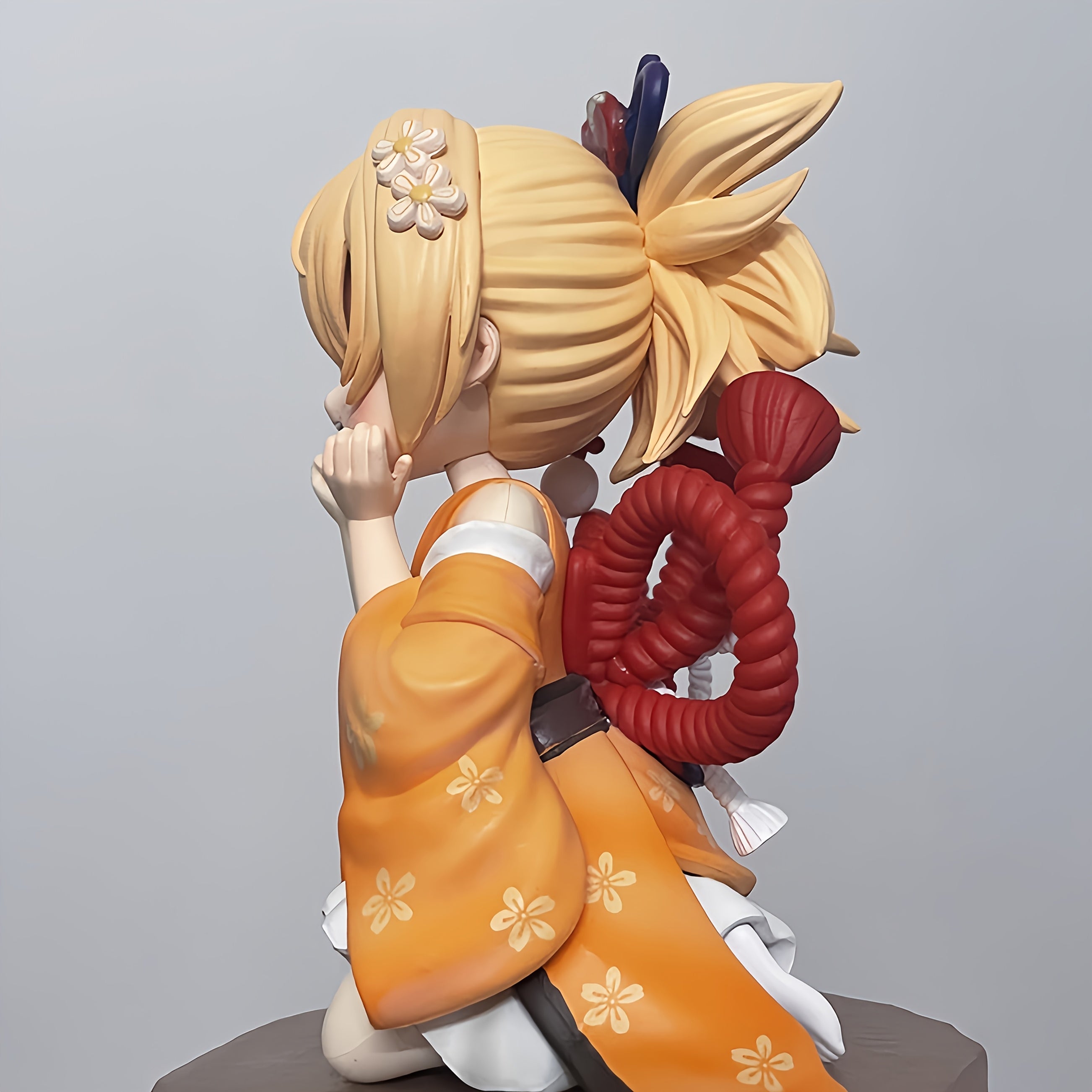 Handmade Anime Figure - Q-Version Smiling Girl in Kimono with Yellow Hair, Kneeling Pose & PVC Resin Collectible Statue Suitable for, Desktop Display, Gift for Gamers and Anime Fans