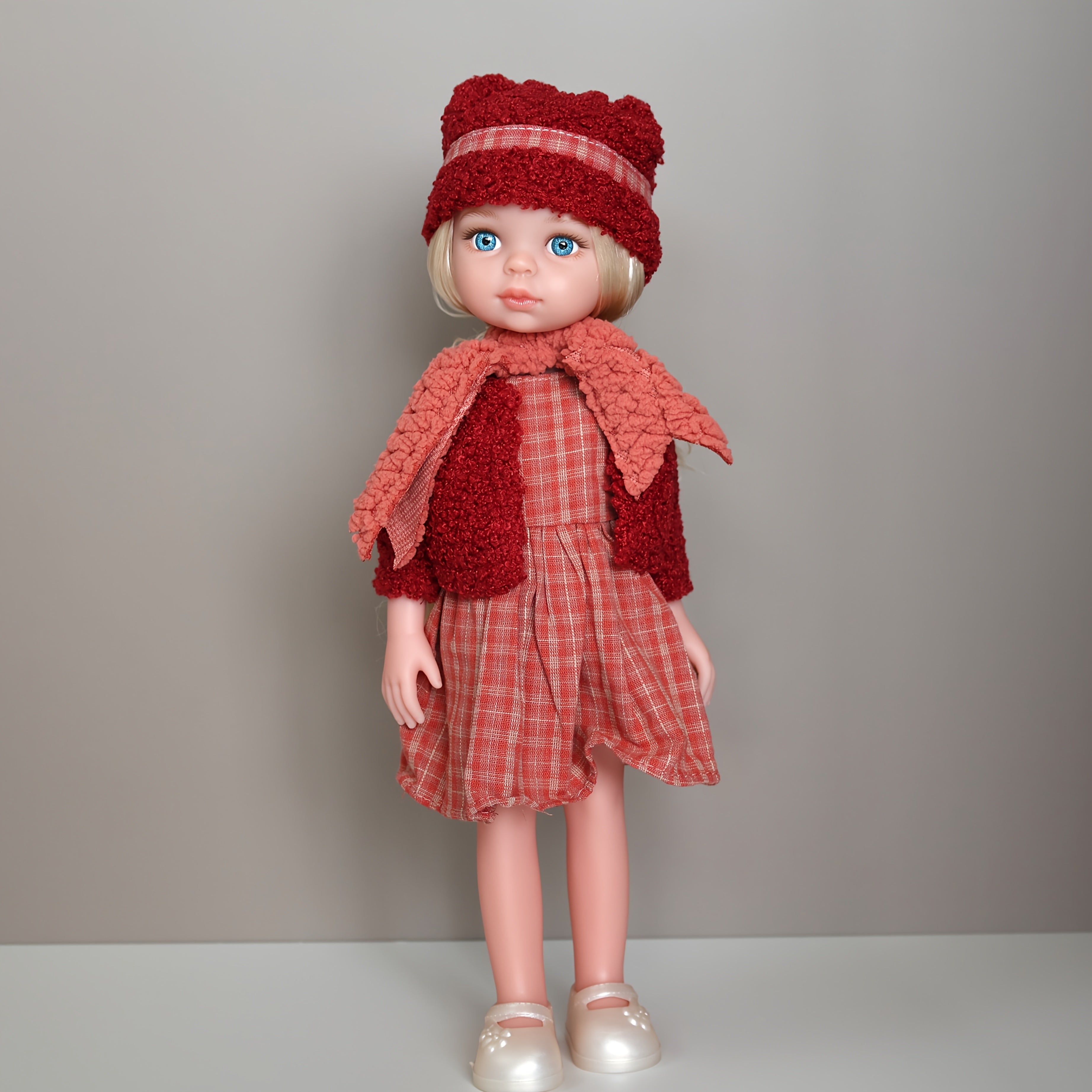 33 CM\u002F13 Inch Girl Doll with Adorable Makeup, Complete Vinyl Body, Soft And Smooth Skin, Dressed in Fashionable Attire - Perfect Gift for Friends This Christmas