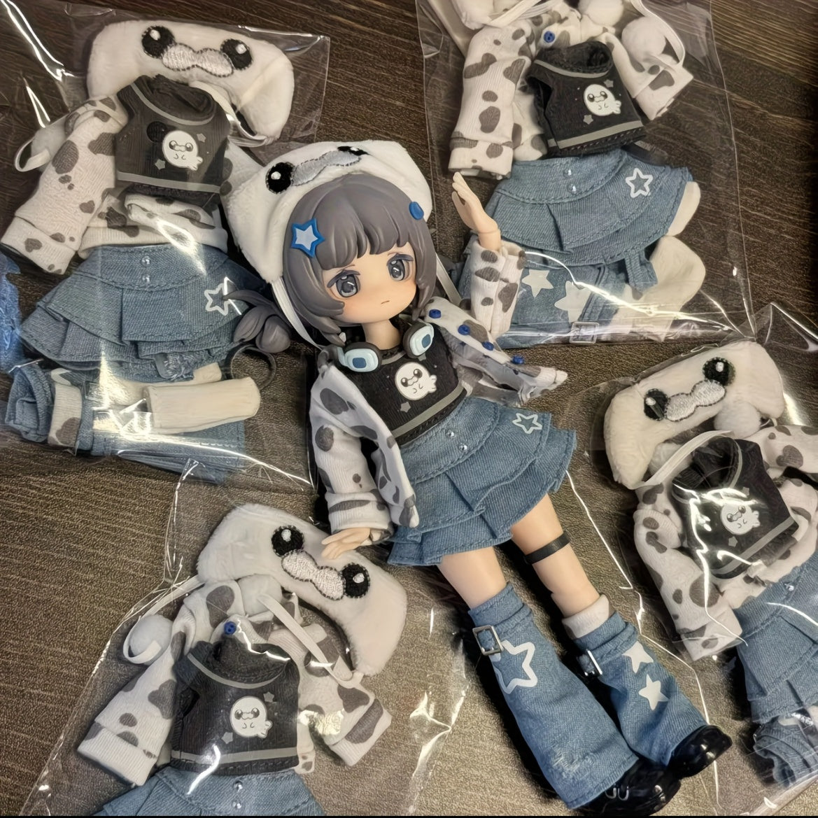 1 Anime Figure - Dynamic Pose Action Model Ornament with Expressive Eyes and Costumes, Collectible Dolls with Dynamic Display Base - Perfect Gift for Anime Fans, Christmas, Halloween